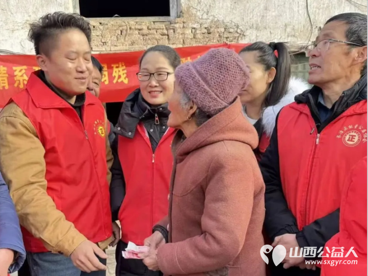 2026暖冬行动 | 正能量公益志愿服务屯留区办事处新春慰问五户孤寡老人家为老人们送上现金大米食用油奶粉床上用品运动鞋对联等生活必需品 - 第12张