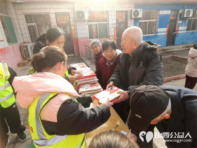 元宵送汤圆温情暖夕阳----3月3日文水县爱心帮扶志愿者协会来到赵村为村内高龄老人送上香甜的汤圆把温暖与祝福送到老人身边 - 第8张 - 山西公益人 元宵送汤圆温情暖夕阳----3月3日文水县爱心帮扶志愿者协会来到赵村为村内高龄老人送上香甜的汤圆把温暖与祝福送到老人身边 - 第8张