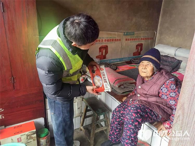 元宵送汤圆温情暖夕阳----3月3日文水县爱心帮扶志愿者协会来到赵村为村内高龄老人送上香甜的汤圆把温暖与祝福送到老人身边 - 第4张 - 山西公益人 元宵送汤圆温情暖夕阳----3月3日文水县爱心帮扶志愿者协会来到赵村为村内高龄老人送上香甜的汤圆把温暖与祝福送到老人身边 - 第4张