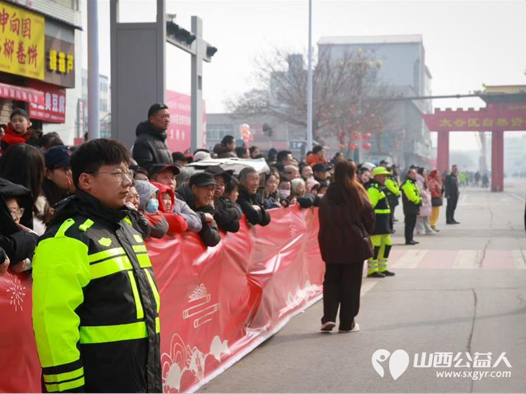 晋中市太谷区心连心志愿者协会安保志愿者参加2026年晋中市太谷区元宵节民间社火展演安全保障工作 - 第2张