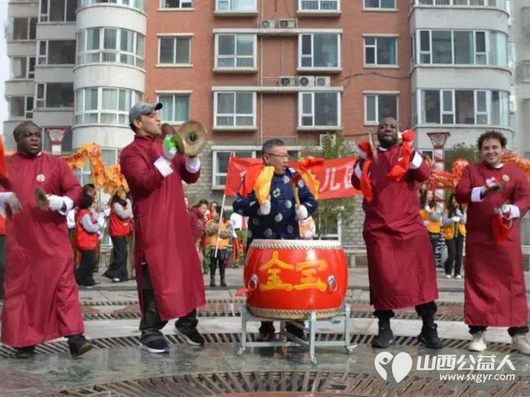 浓浓邻里情喜乐闹元宵 太原市小店区平阳路街道滨东社区举办元宵节闹红火主题活动现场煮元宵猜灯谜吸引居民们踊跃参与 - 第5张 - 山西公益人 浓浓邻里情喜乐闹元宵 太原市小店区平阳路街道滨东社区举办元宵节闹红火主题活动现场煮元宵猜灯谜吸引居民们踊跃参与 - 第5张