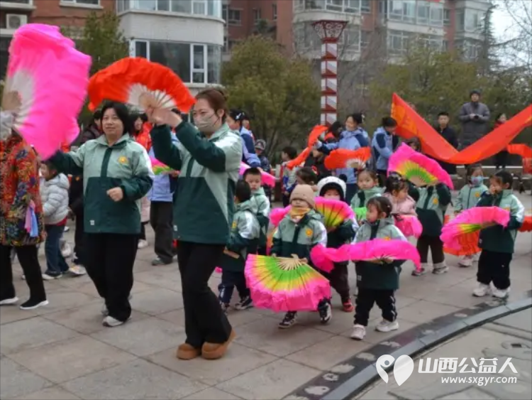 浓浓邻里情喜乐闹元宵 太原市小店区平阳路街道滨东社区举办元宵节闹红火主题活动现场煮元宵猜灯谜吸引居民们踊跃参与 - 第7张 - 山西公益人 浓浓邻里情喜乐闹元宵 太原市小店区平阳路街道滨东社区举办元宵节闹红火主题活动现场煮元宵猜灯谜吸引居民们踊跃参与 - 第7张