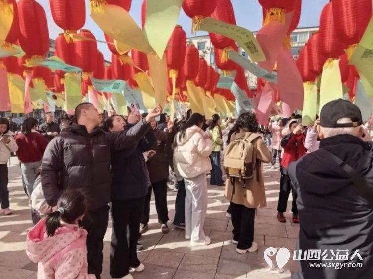 灯火二十载书香闹元宵|吕梁市离石区青年志愿者协会志愿者护航吕梁市第二十届元宵节灯谜竞猜活动以热忱服务保障活动全程顺畅有序 - 第3张 - 山西公益人 灯火二十载书香闹元宵|吕梁市离石区青年志愿者协会志愿者护航吕梁市第二十届元宵节灯谜竞猜活动以热忱服务保障活动全程顺畅有序 - 第3张