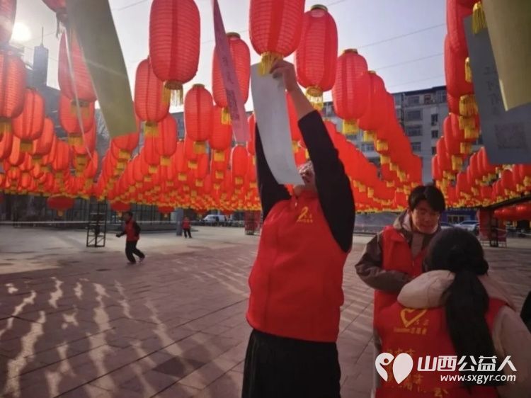 灯火二十载书香闹元宵|吕梁市离石区青年志愿者协会志愿者护航吕梁市第二十届元宵节灯谜竞猜活动以热忱服务保障活动全程顺畅有序 - 第15张 - 山西公益人 灯火二十载书香闹元宵|吕梁市离石区青年志愿者协会志愿者护航吕梁市第二十届元宵节灯谜竞猜活动以热忱服务保障活动全程顺畅有序 - 第15张