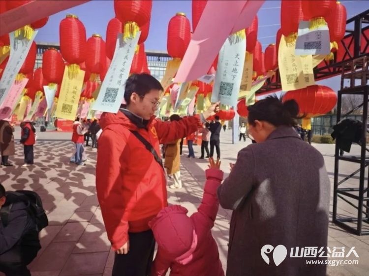 灯火二十载书香闹元宵|吕梁市离石区青年志愿者协会志愿者护航吕梁市第二十届元宵节灯谜竞猜活动以热忱服务保障活动全程顺畅有序 - 第8张 - 山西公益人 灯火二十载书香闹元宵|吕梁市离石区青年志愿者协会志愿者护航吕梁市第二十届元宵节灯谜竞猜活动以热忱服务保障活动全程顺畅有序 - 第8张