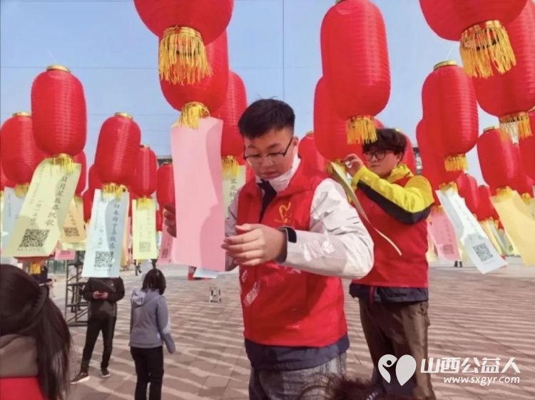 灯火二十载书香闹元宵|吕梁市离石区青年志愿者协会志愿者护航吕梁市第二十届元宵节灯谜竞猜活动以热忱服务保障活动全程顺畅有序 - 第11张 - 山西公益人 灯火二十载书香闹元宵|吕梁市离石区青年志愿者协会志愿者护航吕梁市第二十届元宵节灯谜竞猜活动以热忱服务保障活动全程顺畅有序 - 第11张