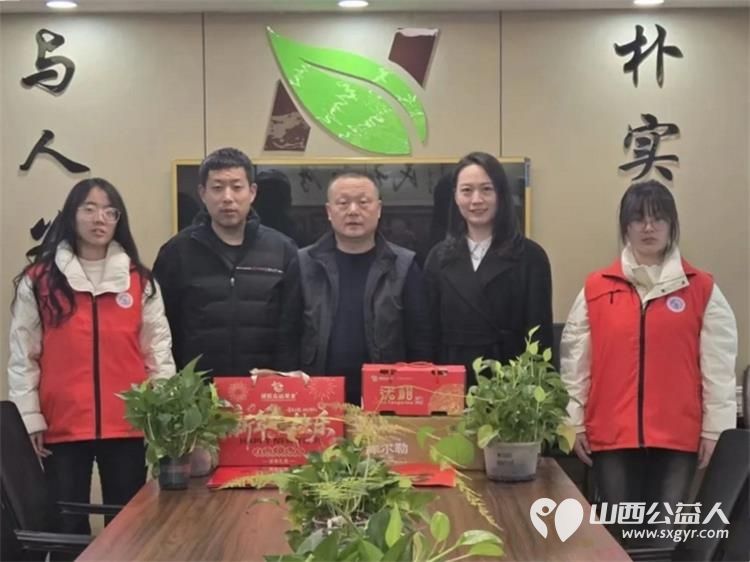 情暖新春颂诚信礼遇模范树新风----兴县文明办慰问组走访慰问诚实守信好人刘志成、李利明为他们送上慰问品与新春祝福向身边好人致以崇高敬意与亲切问候 - 第2张