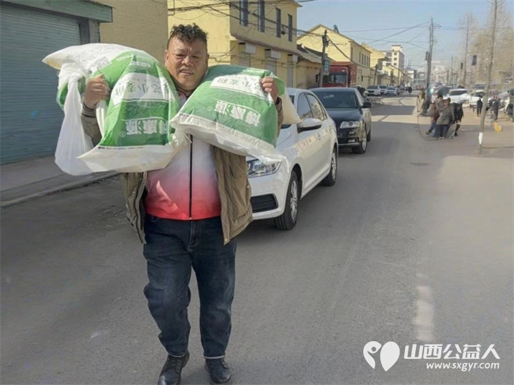 新春送温暖爱心进百家--长治市正能量公益协会潞州区办事处、志愿服务团队一队2026暖冬行动上党慰问为当地困难家庭送去新春祝福与生活物资 - 第23张