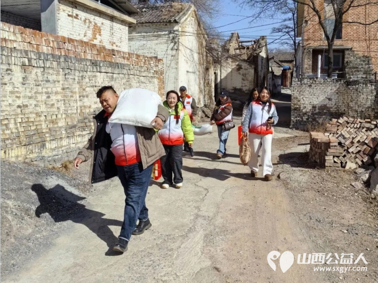 新春送温暖爱心进百家--长治市正能量公益协会潞州区办事处、志愿服务团队一队2026暖冬行动上党慰问为当地困难家庭送去新春祝福与生活物资 - 第7张