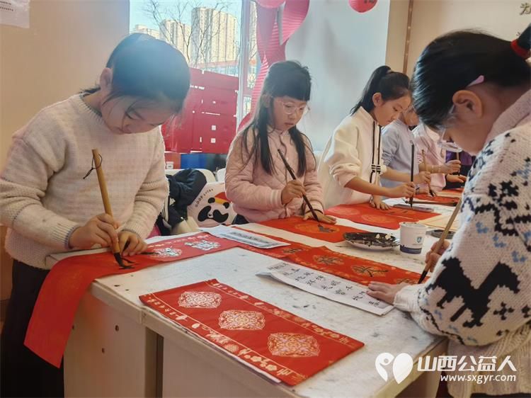 太原市儿童友好促进会组织志愿服务活动联合怡静阁书法、盛大齿科为社区长者送去春节祝福 - 第4张