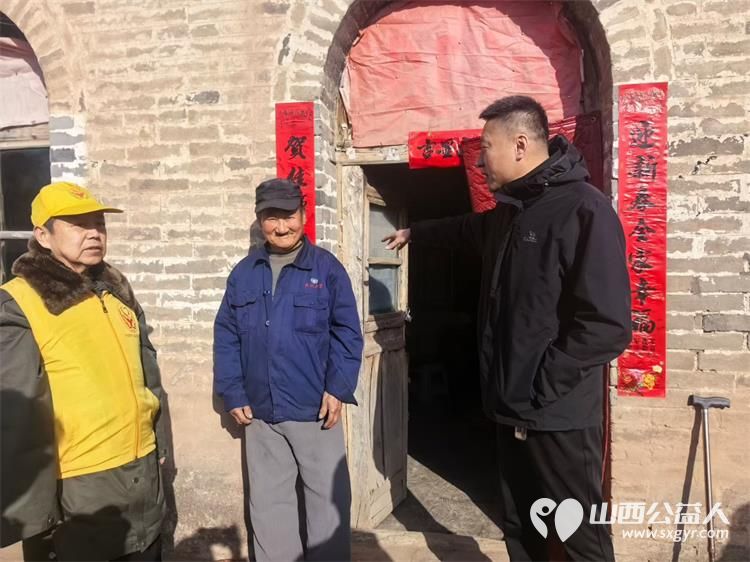 新春送温暖 情系五保户——共青团河曲县委与河曲爱华公益志愿者走进上榆泉村慰问五保户为老人们送去水果等慰问品及新春祝福 - 第5张