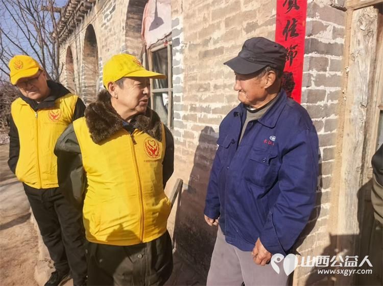 新春送温暖 情系五保户——共青团河曲县委与河曲爱华公益志愿者走进上榆泉村慰问五保户为老人们送去水果等慰问品及新春祝福 - 第4张