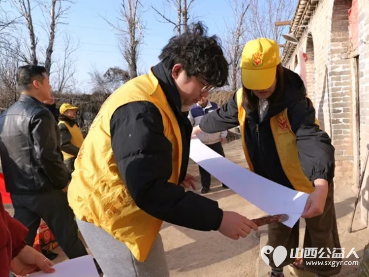 新春送温暖 情系五保户——共青团河曲县委与河曲爱华公益志愿者走进上榆泉村慰问五保户为老人们送去水果等慰问品及新春祝福 - 第9张