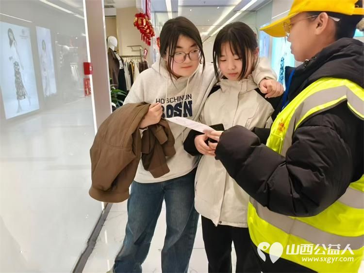 平安过马年志愿护文水----2月14日文水县爱心帮扶志愿者协会组织志愿者走上街头走进商场店铺开展筑牢烟花爆竹安全防线宣传活动 - 第6张