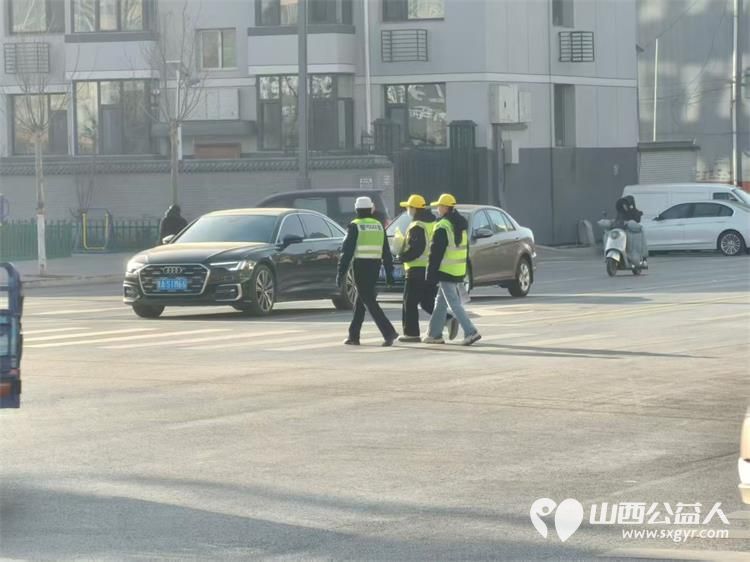 文水县爱心帮扶志愿者协会的返乡学子2月14日赴文水街头传文明理念引导市民规范出行遵守交通秩序以青春之力筑安全防线 - 第9张