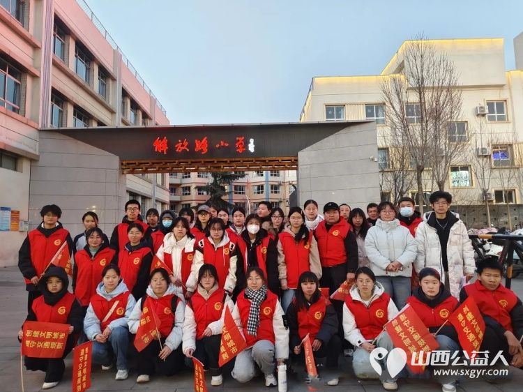 志愿红守护平安路文明风温暖幸福年----临汾市文明交通志愿者协会年货节交通保障圆满收官为新春年货盛会增添了一抹温暖的志愿红 - 第2张