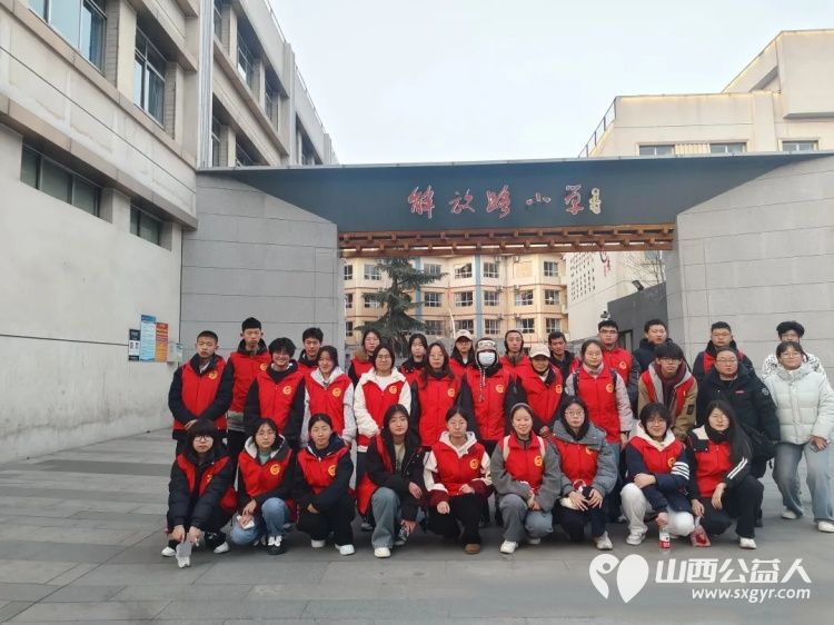 志愿红守护平安路文明风温暖幸福年----临汾市文明交通志愿者协会年货节交通保障圆满收官为新春年货盛会增添了一抹温暖的志愿红 - 第3张