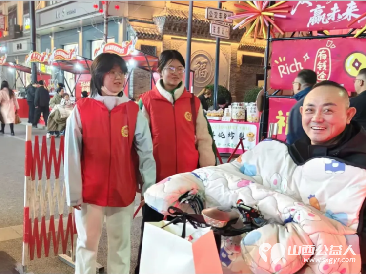 志愿红守护平安路文明风温暖幸福年----临汾市文明交通志愿者协会年货节交通保障圆满收官为新春年货盛会增添了一抹温暖的志愿红 - 第4张