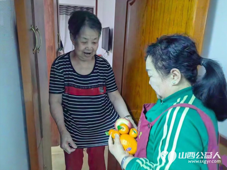 太原市志愿者小分队志愿者们带着慰问品等物资来到享堂养老院有序开展服务 - 第7张