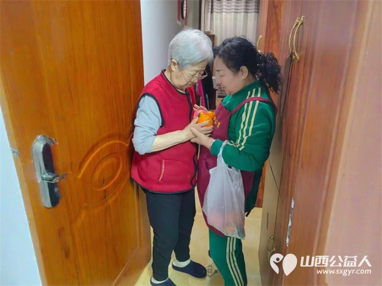 太原市志愿者小分队志愿者们带着慰问品等物资来到享堂养老院有序开展服务 - 第9张