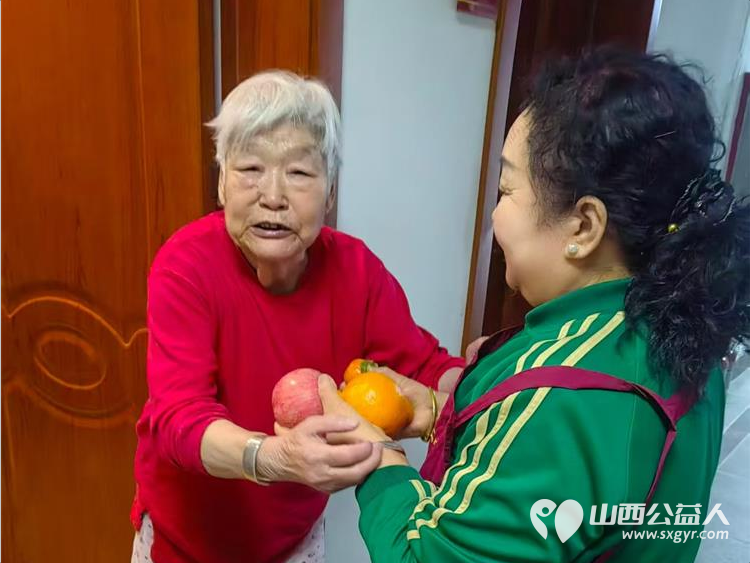 太原市志愿者小分队志愿者们带着慰问品等物资来到享堂养老院有序开展服务 - 第5张