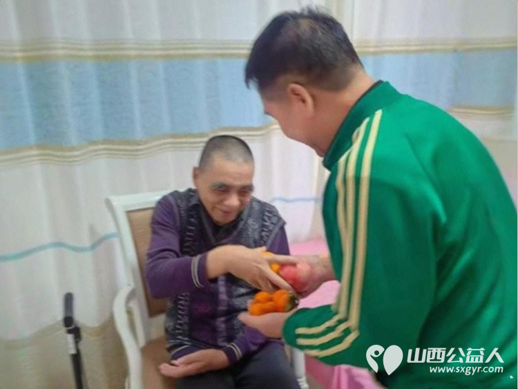 太原市志愿者小分队志愿者们带着慰问品等物资来到享堂养老院有序开展服务 - 第4张