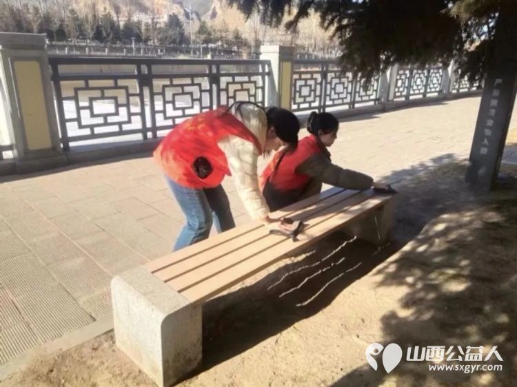 护水清岸绿过文明新年！吕梁市离石区青年志愿者巡河净滩在行动志愿者们清理市区东川河北川河沿岸出现的烟花爆竹碎屑与垃圾 - 第20张