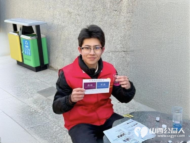 护水清岸绿过文明新年！吕梁市离石区青年志愿者巡河净滩在行动志愿者们清理市区东川河北川河沿岸出现的烟花爆竹碎屑与垃圾 - 第5张