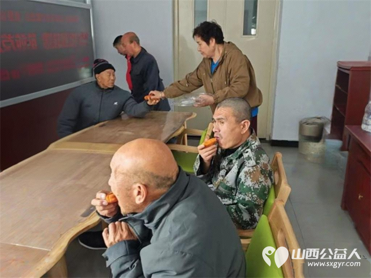 情暖元宵爱满夕阳 长治圆梦公益组织志愿者走进潞城颐福敬老院捐赠生活物资陪伴老人们共度传统佳节 - 第15张