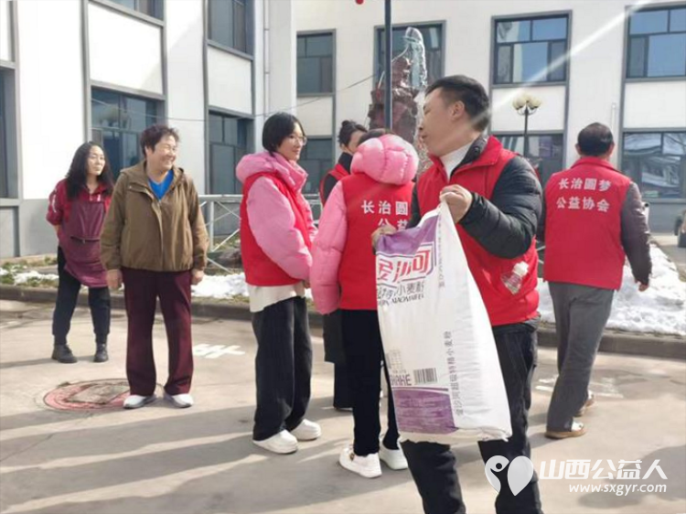 情暖元宵爱满夕阳 长治圆梦公益组织志愿者走进潞城颐福敬老院捐赠生活物资陪伴老人们共度传统佳节 - 第7张