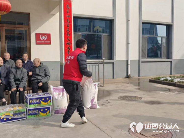 情暖元宵爱满夕阳 长治圆梦公益组织志愿者走进潞城颐福敬老院捐赠生活物资陪伴老人们共度传统佳节 - 第4张