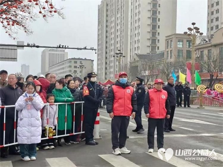 元宵佳节喜庆氛围与志愿奉献的和谐交响 潞城区正能量公益协会志愿者闻令而动在元宵节文化展演活动中开展执勤秩序维护工作 - 第11张