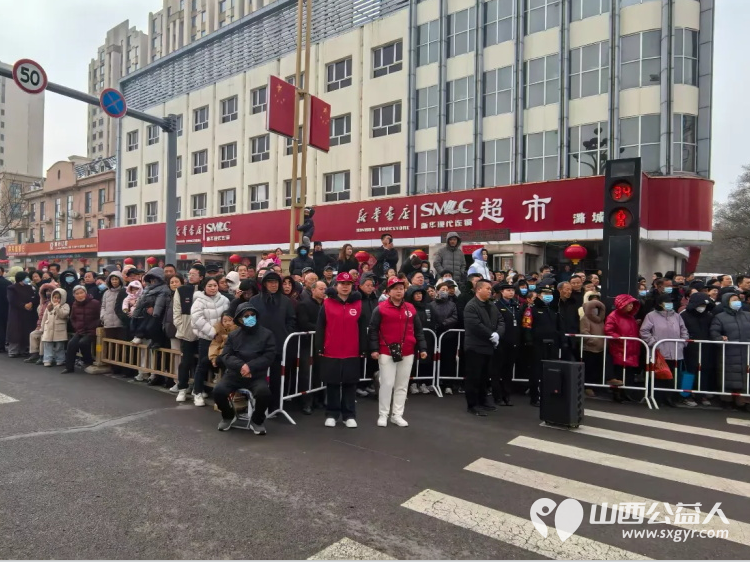 元宵佳节喜庆氛围与志愿奉献的和谐交响 潞城区正能量公益协会志愿者闻令而动在元宵节文化展演活动中开展执勤秩序维护工作 - 第15张