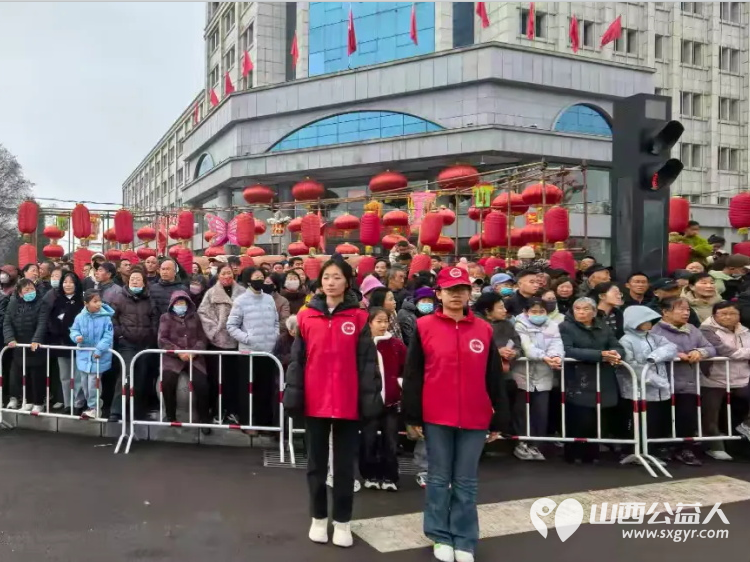 元宵佳节喜庆氛围与志愿奉献的和谐交响 潞城区正能量公益协会志愿者闻令而动在元宵节文化展演活动中开展执勤秩序维护工作 - 第10张