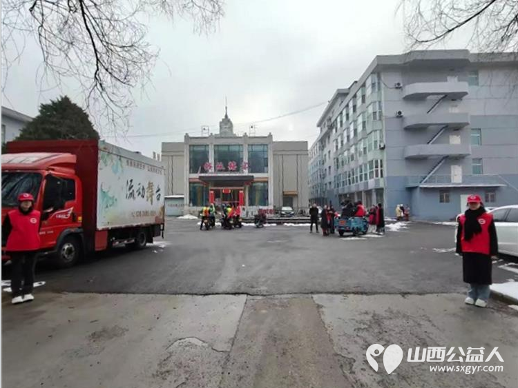 元宵佳节喜庆氛围与志愿奉献的和谐交响 潞城区正能量公益协会志愿者闻令而动在元宵节文化展演活动中开展执勤秩序维护工作 - 第13张