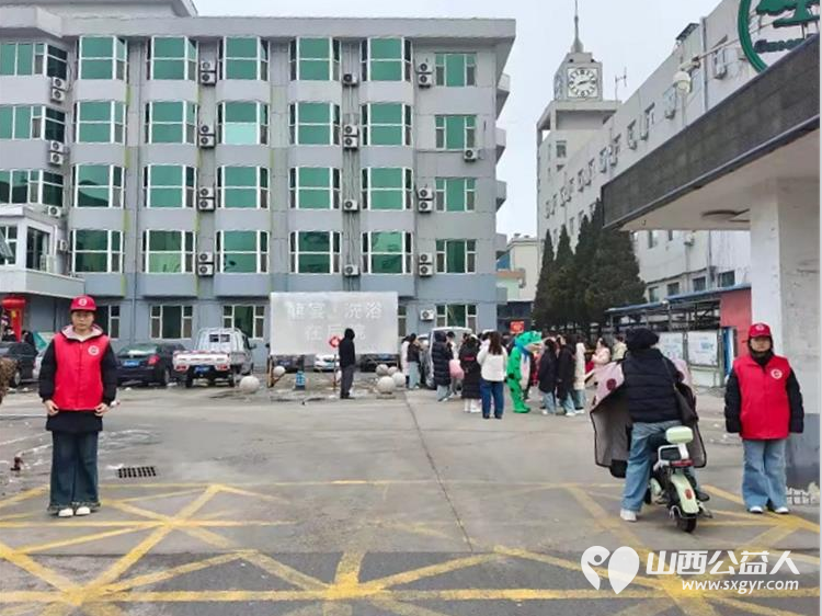 元宵佳节喜庆氛围与志愿奉献的和谐交响 潞城区正能量公益协会志愿者闻令而动在元宵节文化展演活动中开展执勤秩序维护工作 - 第14张