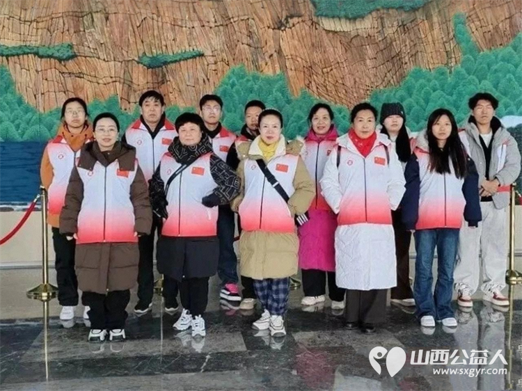 服务十五天温暖一座城完美收官 长治市正能量公益协会的志愿者们身着红领渐彩马甲用连续十五天的坚守为这场春节民俗盛宴画上温暖句点 - 第7张