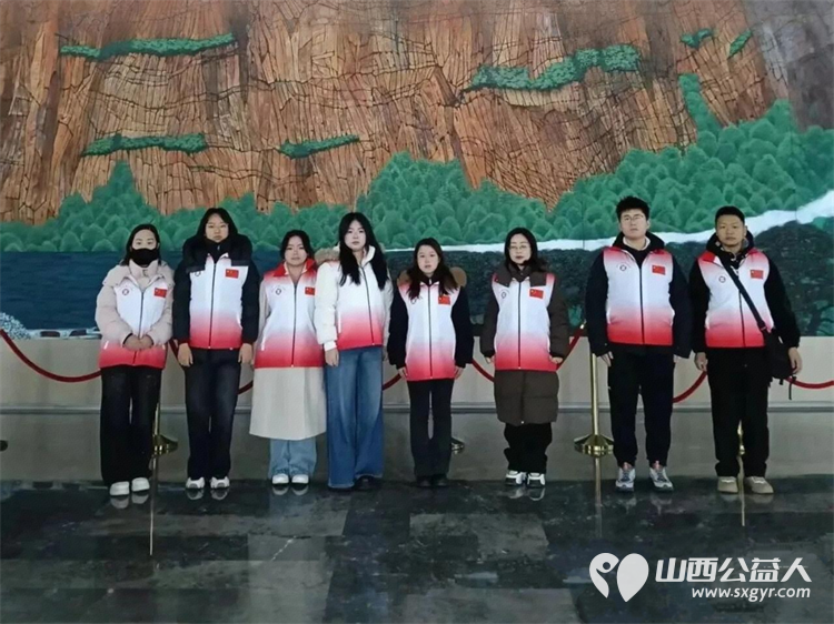 服务十五天温暖一座城完美收官 长治市正能量公益协会的志愿者们身着红领渐彩马甲用连续十五天的坚守为这场春节民俗盛宴画上温暖句点 - 第5张