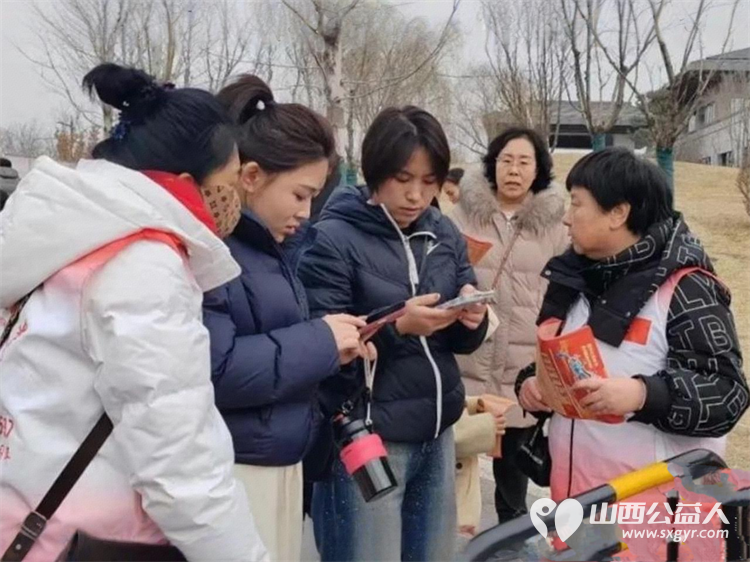 服务十五天温暖一座城完美收官 长治市正能量公益协会的志愿者们身着红领渐彩马甲用连续十五天的坚守为这场春节民俗盛宴画上温暖句点 - 第26张