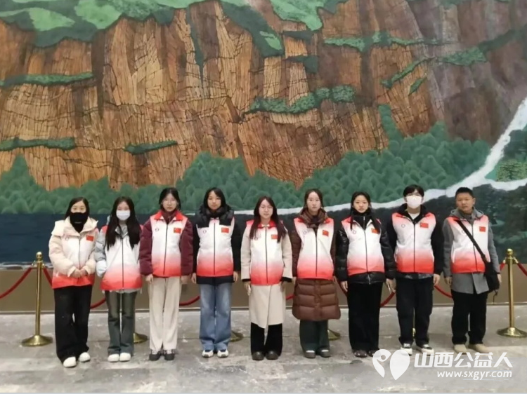 服务十五天温暖一座城完美收官 长治市正能量公益协会的志愿者们身着红领渐彩马甲用连续十五天的坚守为这场春节民俗盛宴画上温暖句点 - 第4张