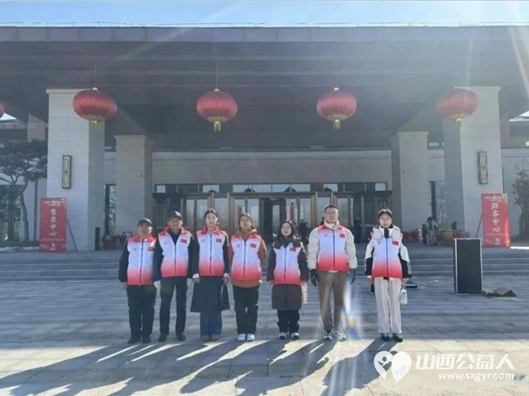 服务十五天温暖一座城完美收官 长治市正能量公益协会的志愿者们身着红领渐彩马甲用连续十五天的坚守为这场春节民俗盛宴画上温暖句点 - 第2张