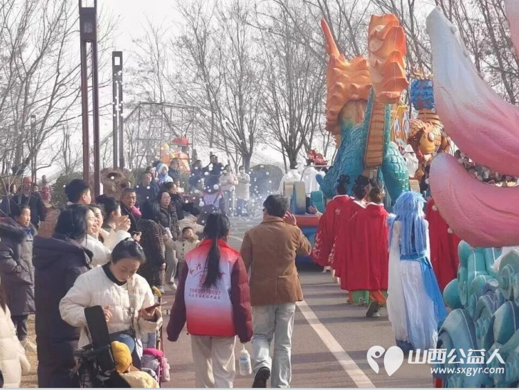 服务十五天温暖一座城完美收官 长治市正能量公益协会的志愿者们身着红领渐彩马甲用连续十五天的坚守为这场春节民俗盛宴画上温暖句点 - 第19张