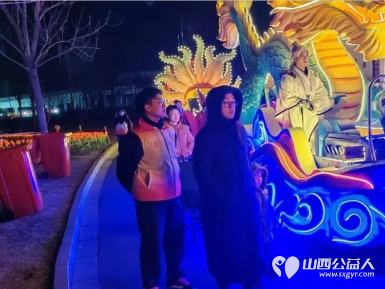 服务十五天温暖一座城完美收官 长治市正能量公益协会的志愿者们身着红领渐彩马甲用连续十五天的坚守为这场春节民俗盛宴画上温暖句点 - 第12张