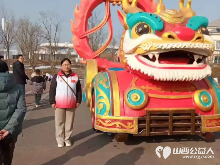 服务十五天温暖一座城完美收官 长治市正能量公益协会的志愿者们身着红领渐彩马甲用连续十五天的坚守为这场春节民俗盛宴画上温暖句点 - 第15张