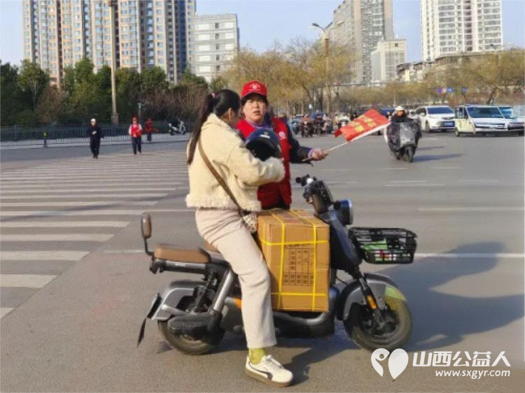 雷锋精神铭于心志愿服务践于行----临汾市文明交通志愿者协会第63个学雷锋纪念日活动启动开展文明劝导秩序维护安全宣传扶弱助困等志愿服务 - 第7张 - 山西公益人 雷锋精神铭于心志愿服务践于行----临汾市文明交通志愿者协会第63个学雷锋纪念日活动启动开展文明劝导秩序维护安全宣传扶弱助困等志愿服务 - 第7张