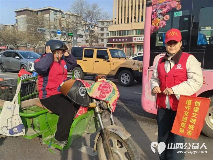 雷锋精神铭于心志愿服务践于行----临汾市文明交通志愿者协会第63个学雷锋纪念日活动启动开展文明劝导秩序维护安全宣传扶弱助困等志愿服务 - 第5张 - 山西公益人 雷锋精神铭于心志愿服务践于行----临汾市文明交通志愿者协会第63个学雷锋纪念日活动启动开展文明劝导秩序维护安全宣传扶弱助困等志愿服务 - 第5张