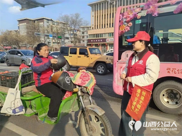雷锋精神铭于心志愿服务践于行----临汾市文明交通志愿者协会第63个学雷锋纪念日活动启动开展文明劝导秩序维护安全宣传扶弱助困等志愿服务 - 第4张 - 山西公益人 雷锋精神铭于心志愿服务践于行----临汾市文明交通志愿者协会第63个学雷锋纪念日活动启动开展文明劝导秩序维护安全宣传扶弱助困等志愿服务 - 第4张
