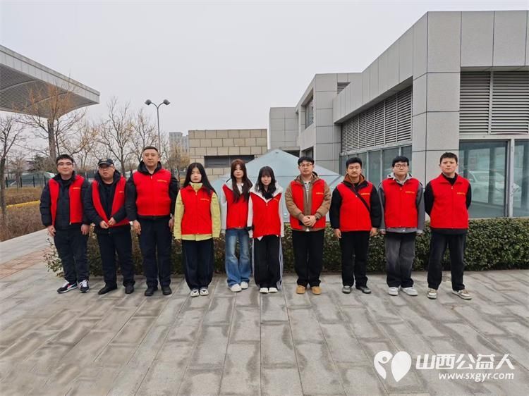 寒风守岗暖归途志愿红点亮太原南站 太原市志愿者小分队坚守太原南站开展全天不间断志愿服务在车站为旅客提供引导咨询行李搬运票务协助等暖心服务 - 第1张 - 山西公益人 寒风守岗暖归途志愿红点亮太原南站 太原市志愿者小分队坚守太原南站开展全天不间断志愿服务在车站为旅客提供引导咨询行李搬运票务协助等暖心服务 - 第1张