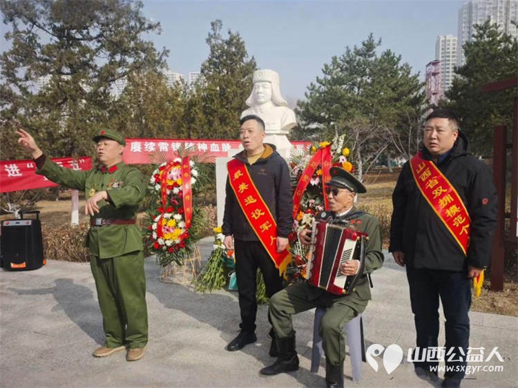 太原市神舟老班长爱国拥军志愿服务团联合各公益团队志愿者代表齐聚双塔公园雷锋塑像广场开展纪念雷锋同志题词63周年暨岗位学雷锋志愿服务主题活动 - 第3张