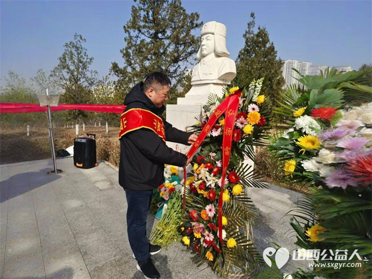 太原市神舟老班长爱国拥军志愿服务团联合各公益团队志愿者代表齐聚双塔公园雷锋塑像广场开展纪念雷锋同志题词63周年暨岗位学雷锋志愿服务主题活动 - 第6张